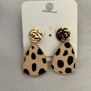 Tan and black spotted earring